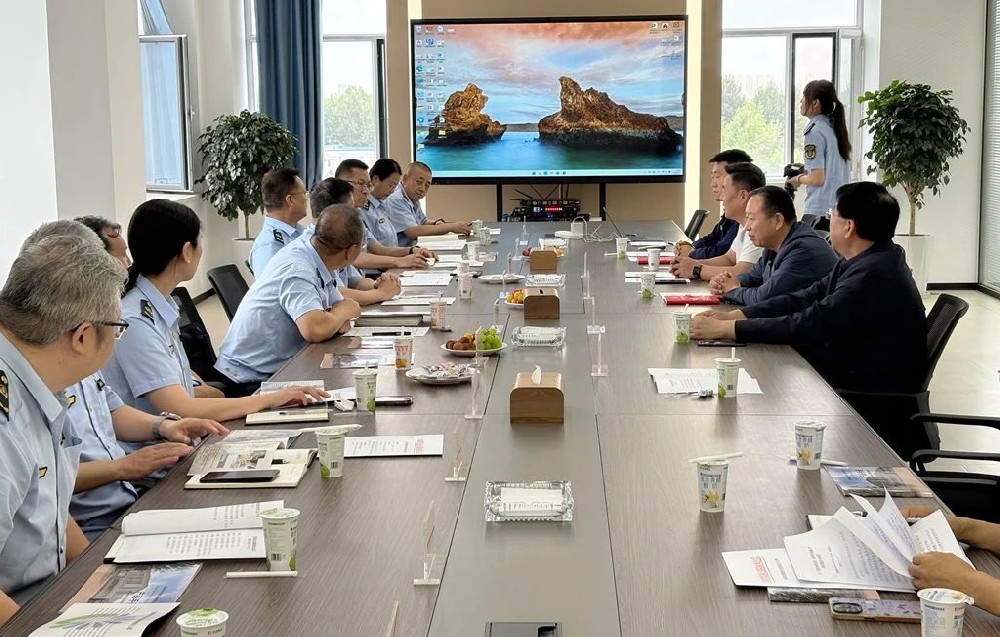 甘肅省高速公路路政執(zhí)法總隊(duì)到甘肅傳祁甘味乳業(yè)開展主題黨日活動(dòng)