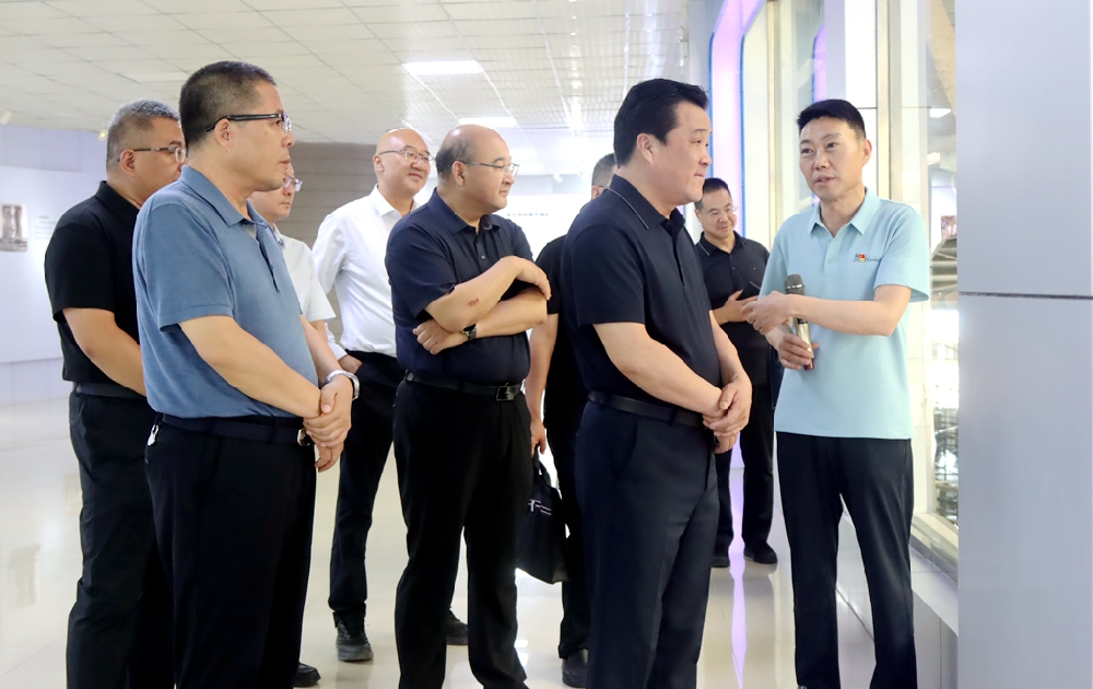 省營商環(huán)境建設(shè)局局長(zhǎng)何正義到甘肅前進(jìn)集團(tuán)調(diào)研