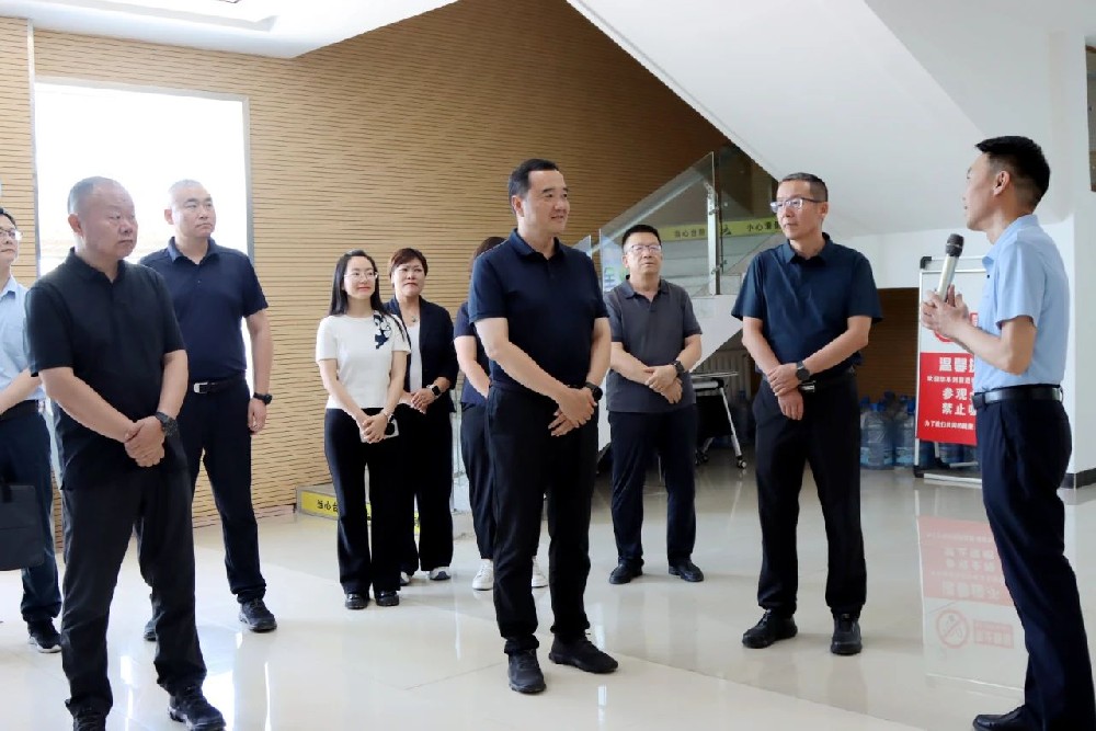 人社部調(diào)解仲裁司副司長王志強(qiáng)一行到前進(jìn)集團(tuán)調(diào)研